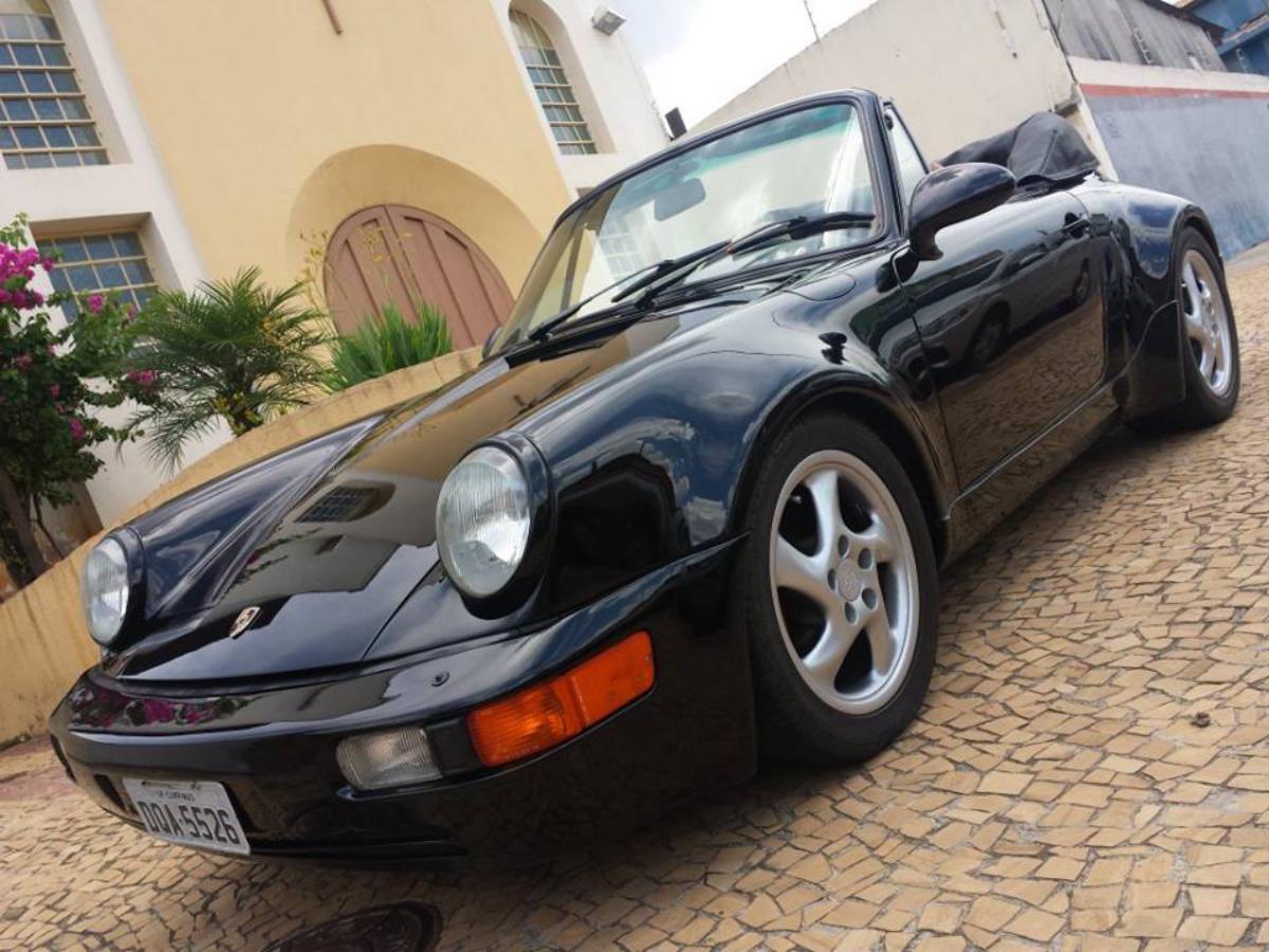 Porsche Carrera 911 preto e caramelo conversível